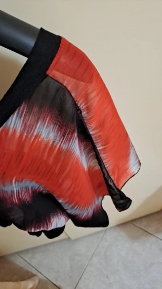Top Linda nero e rosso fantasia trasparenze