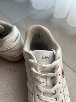 Zapatillas Levi's blancas