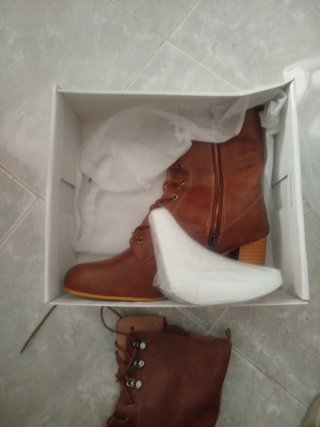 Botines de tacón marrones con cordones