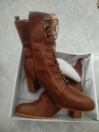 Botines de tacón marrones con cordones