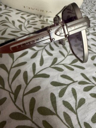 Gafas de sol Louis Vuitton plateadas moradas