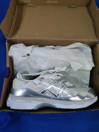 Zapatillas Asics GEL NYC Talla 42 Nuevas