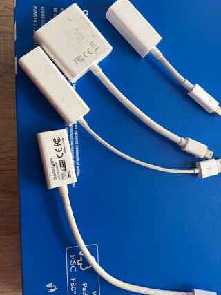 Adaptador USB a VGA y Ethernet