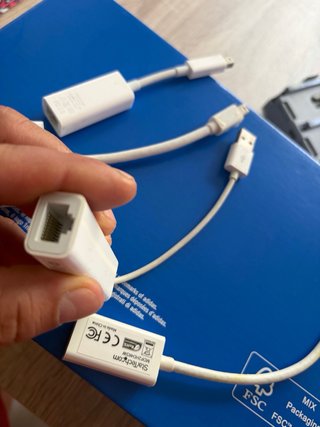 Adaptador USB a VGA y Ethernet