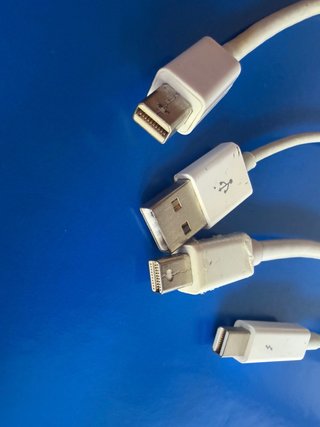 Adaptador USB a VGA y Ethernet