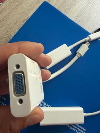 Adaptador USB a VGA y Ethernet