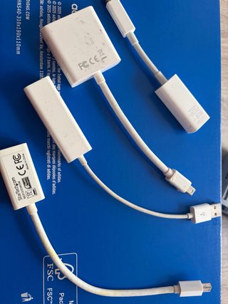 Adaptador USB a VGA y Ethernet