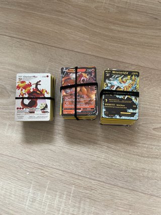Caja Metálica Pokémon + Cartas