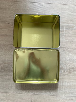 Caja Metálica Pokémon + Cartas