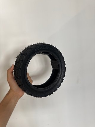 Neumático todoterreno y carretera