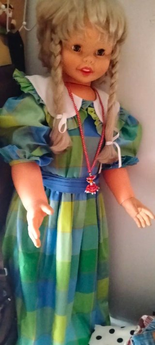 Muñeca Rosaura con vestido a cuadros