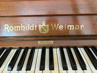 Piano de pared Rombhildt Weimar antiguo