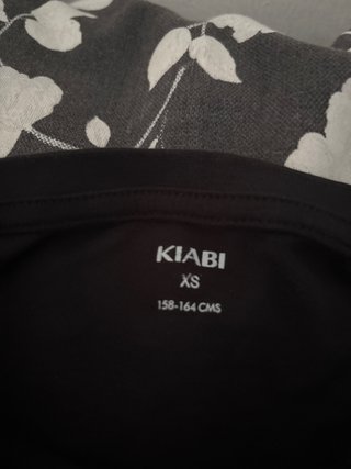T-shirt nera con scritte giapponesi Kiabi
