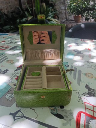 Joyería verde grande