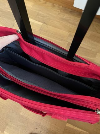 Maletín de trabajo rojo con ruedas