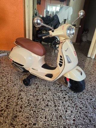 Moto Vespa Eléctrica Niños
