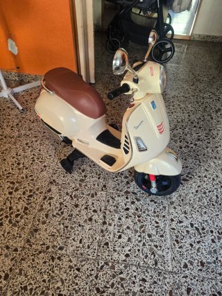 Moto Vespa Eléctrica Niños