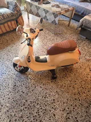 Moto Vespa Eléctrica Niños