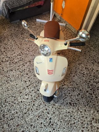Moto Vespa Eléctrica Niños