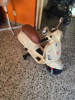 Moto Vespa Eléctrica Niños