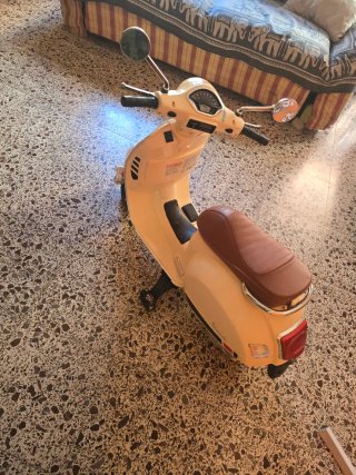 Moto Vespa Eléctrica Niños