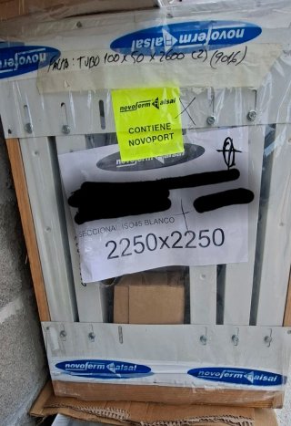 Puerta seccional NOVOFERM. Nueva.