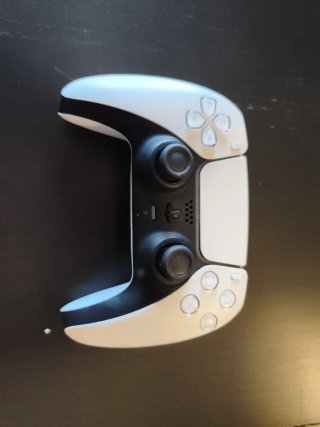 PlayStation 5 Negra y Blanca