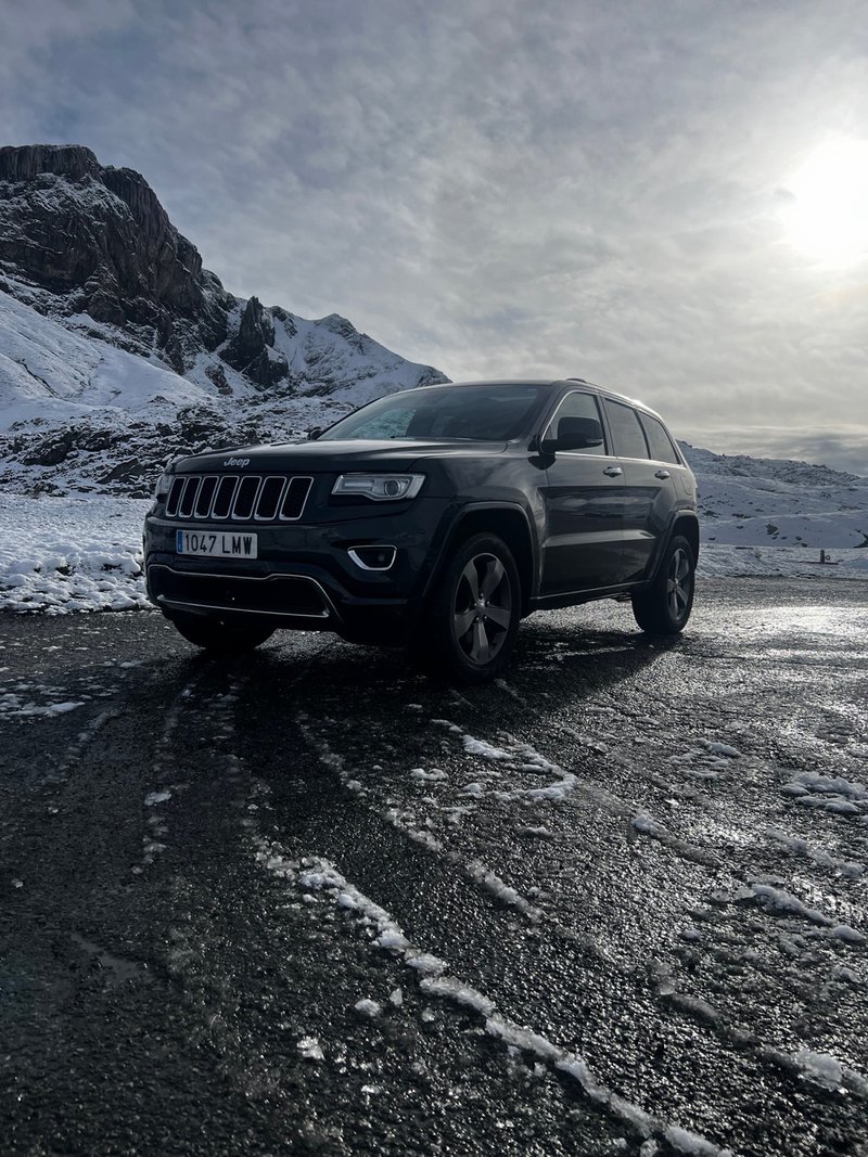 Jeep Grand Cherokee Overland - foto 1
