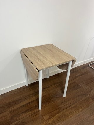 Mesa plegable y 2 sillas