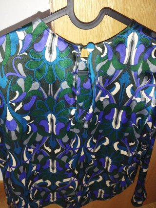 Blusa Mango Estampada Verde y Morado