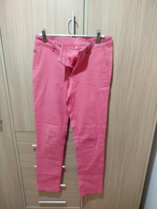 pantalón rosa de verano
