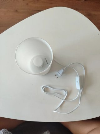 Lámpara de mesa cilíndrica blanca