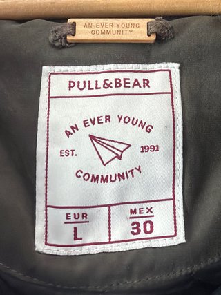 Abrigo verde con pelo rosa Pull&Bear Talla L