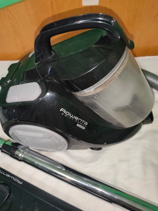 Aspiradora Rowenta Ciclón 750W con accesorios
