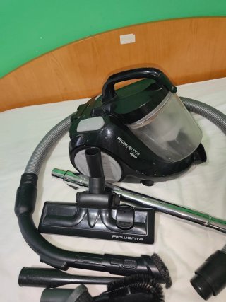 Aspiradora Rowenta Ciclón 750W con accesorios