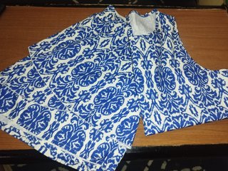 Conjunto mujer estampado azul y blanco
