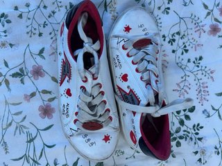 Zapatillas niña blancas y rojas
