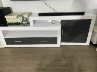 Mueble TV salón blanco y gris