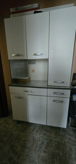 Mueble auxiliar cocina blanco y plateado