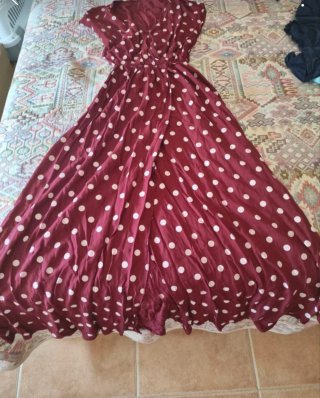 Vestido largo rojo lunares