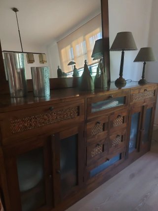 Mesa Madera y Cristal+6 Sillas y aparador.completo