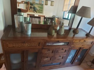 Mesa Madera y Cristal+6 Sillas y aparador.completo