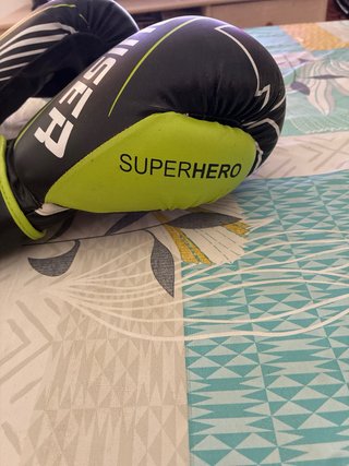 Guantes de boxeo Bruiser negros y verdes
