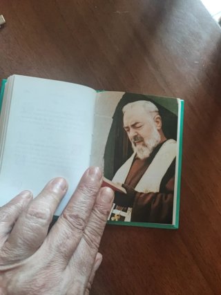 Meraviglioso mini librò padre Pio
