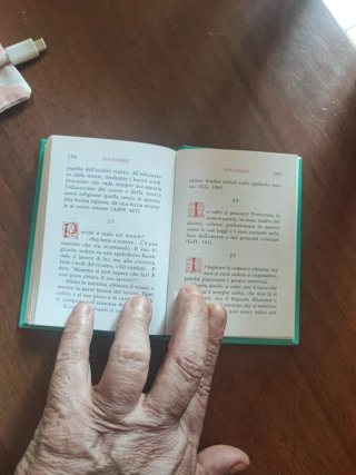 Meraviglioso mini librò padre Pio