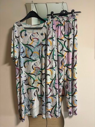 Conjunto buzo y pantalón estampado