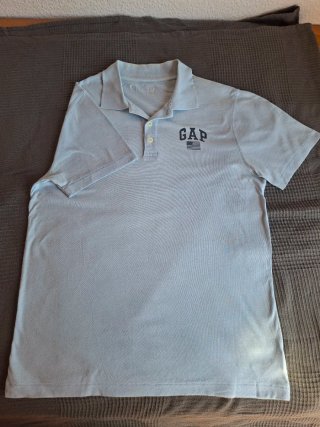 Polo GAP azul con bandera USA