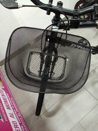 Bicicleta B-twin Negra con Cesta