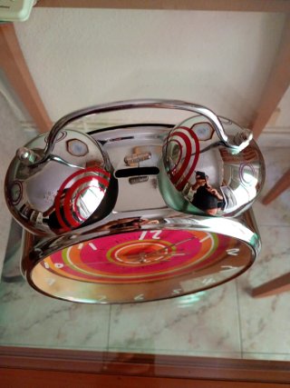Reloj despertador vintage multicolor