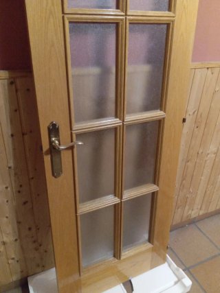 Puerta madera maciza con cristales